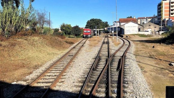 Retomada circulação na Linha do Vouga na Feira após despiste de veículo