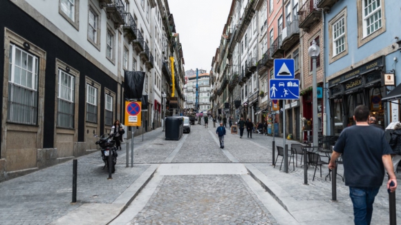 Pedonalizada Rua de S. João no Porto terá barreiras para evitar estacionamento abusivo