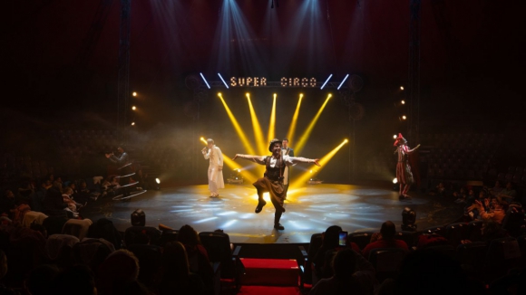 Vamos ao circo? Palhaços e acrobatas são tradição de Natal em Gondomar