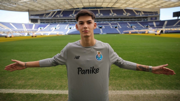 FC Porto (Sub-17): Francisco Barroso assina contrato profissional