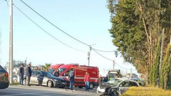 Colisão entre dois veículos ligeiros faz dois feridos em Penafiel