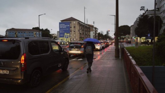 Chuva forte coloca todos os distritos de Portugal Continental sob aviso amarelo