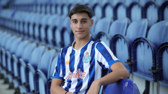 FC Porto (Sub-17): Guilherme Carvalho assina contrato profissional