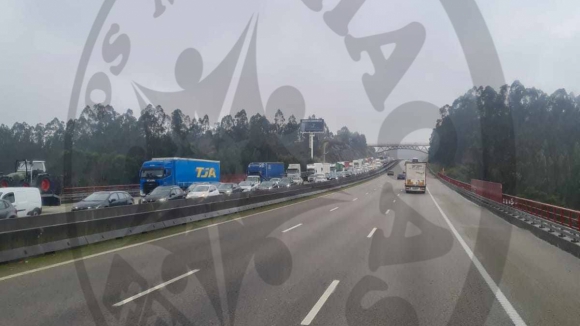 A3 cortada ao trânsito na Maia devido a três colisões