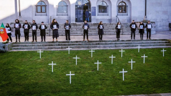 Filandorra protesta em Vila Real contra falta de financiamento pela DGArtes