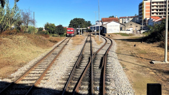 Despiste de viatura interrompe circulação na Linha do Vouga em Aveiro