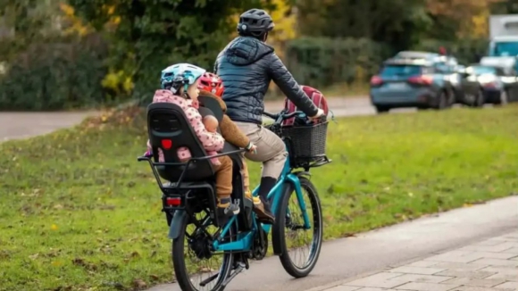 Meia centena de pessoas pedalaram pelo Porto para pedir mais segurança nas estradas