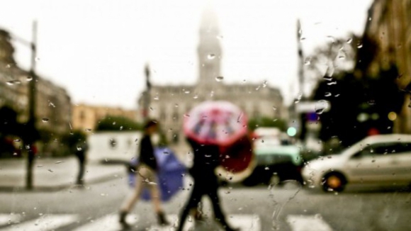 Portugal com avisos até quarta-feira devido à chuva e agitação marítima