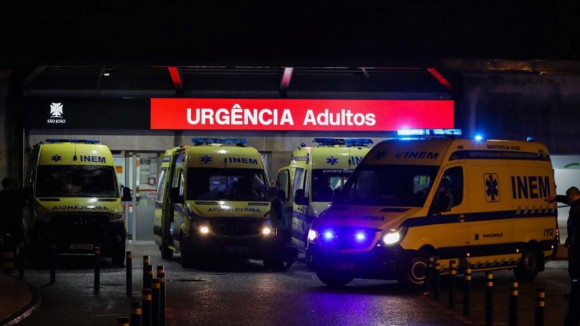 Novo modelo de transporte de doentes críticos entre hospitais avança no Porto e Coimbra