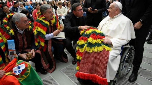 Caretos de Podence foram recebidos pelo Papa Francisco e ofereceram casaco