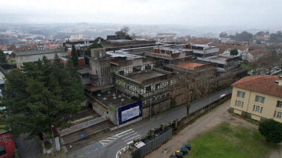 Obras na escola Pires de Lima devem avançar na segunda metade deste ano com três torres para músicos