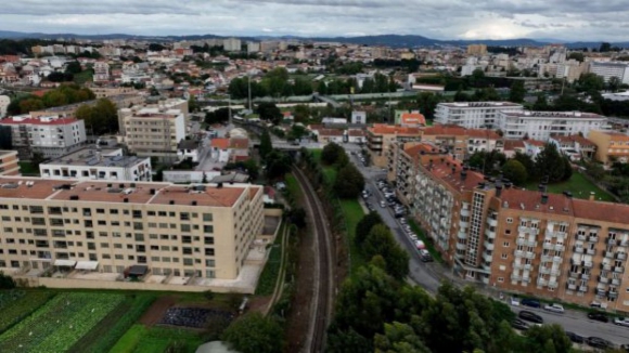 Movimento sa&uacute;da reabertura da Linha de Leix&otilde;es mas pede apeadeiro em Rio Tinto