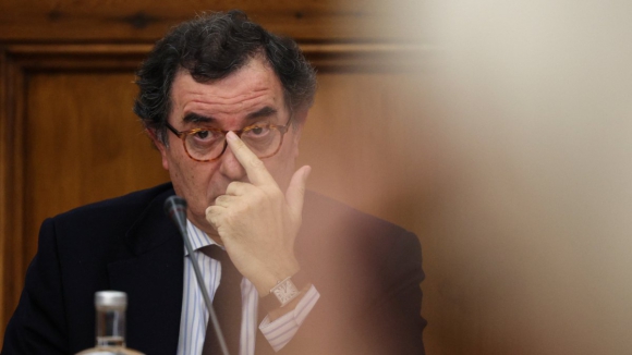 Ministro&nbsp;Castro Almeida vendeu quota em empresa imobili&aacute;ria para evitar associa&ccedil;&atilde;o &agrave; lei dos solos