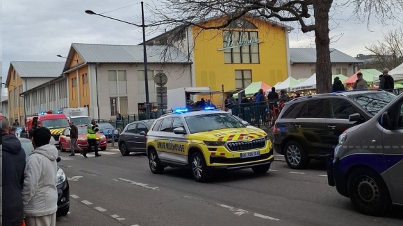 Um morto e v&aacute;rios feridos em ataque com faca em cidade francesa