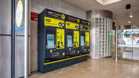 CP moderniza m&aacute;quinas de venda no Porto e resto do pa&iacute;s ap&oacute;s o fazer em Lisboa