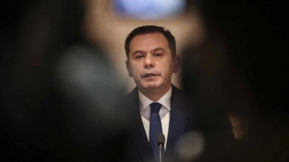 Montenegro anuncia que vai avan&ccedil;ar com mo&ccedil;&atilde;o de confian&ccedil;a