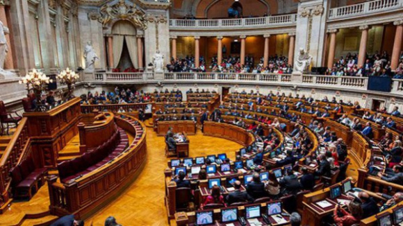 Parlamento vota reposi&ccedil;&atilde;o de 302 freguesias agregadas em 2013