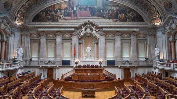 Parlamento confirma reposição de 302 freguesias