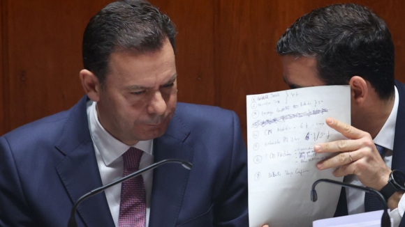 Ministro remete para mo&ccedil;&atilde;o de confian&ccedil;a &ldquo;&uacute;ltima oportunidade&rdquo; de evitar elei&ccedil;&otilde;es