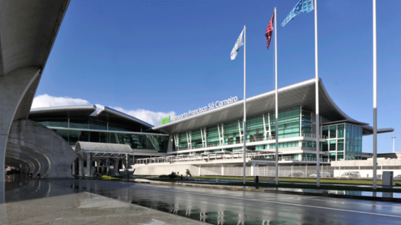 Aeroporto do Porto mant&eacute;m "essencial da opera&ccedil;&atilde;o" com recurso a geradores