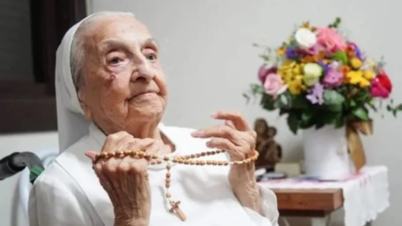 Morreu a pessoa mais velha do mundo. Freira brasileira tinha 116 anos
