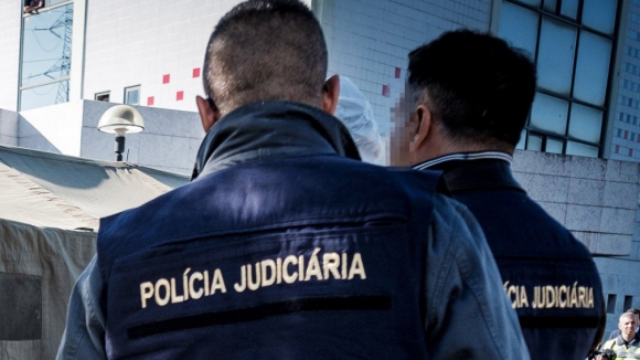 PJ investiga inc&ecirc;ndio em f&aacute;brica de Cerveira por ind&iacute;cios de fogo posto