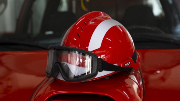 96 bombeiros combateram inc&ecirc;ndio&nbsp;em empresa de recolha e gest&atilde;o de res&iacute;duos na P&oacute;voa de Varzim