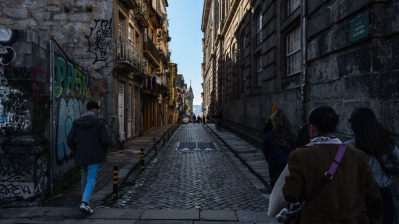 Projeto que prioriza circula&ccedil;&atilde;o pedonal em vigor em cerca de 100 ruas do centro do Porto