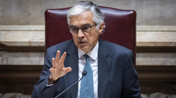 Aguiar Branco diz que se vive momento cr&iacute;tico e apelou ao voto