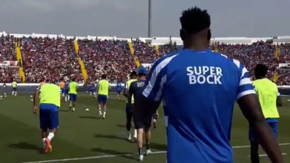 Drag&otilde;es j&aacute; aquecem no relvado do est&aacute;dio Mohammed V em Casablanca