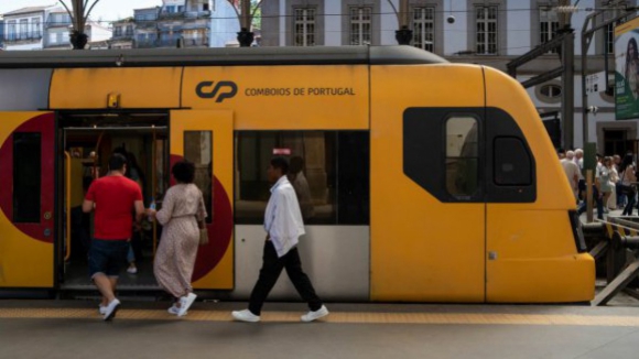 CP aluga automotoras diesel mais dois anos devido a atrasos na eletrifica&ccedil;&atilde;o