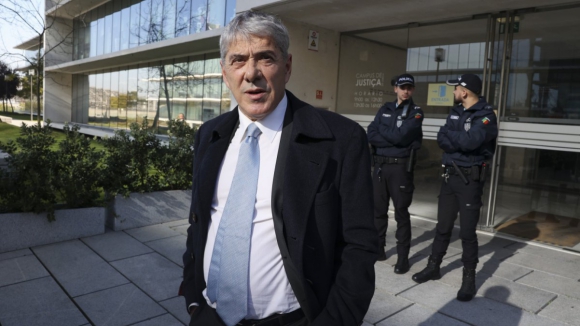 Tribunal manda julgar Jos&eacute; S&oacute;crates por branqueamento de capitais