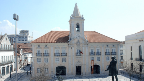 CDU candidata oper&aacute;ria t&ecirc;xtil Isabel Cristina Tavares em Aveiro