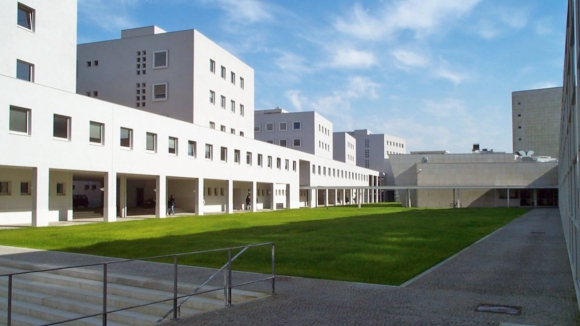 Alunos da FEUP criam prot&oacute;tipo de embarca&ccedil;&atilde;o de competi&ccedil;&atilde;o movida a energia solar