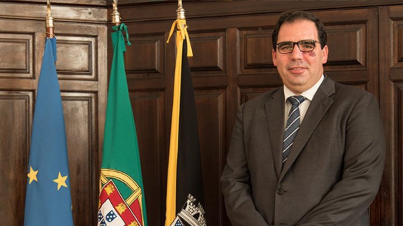Tribunal levanta arresto de bens a ex-vice-presidente da C&acirc;mara de Gaia
