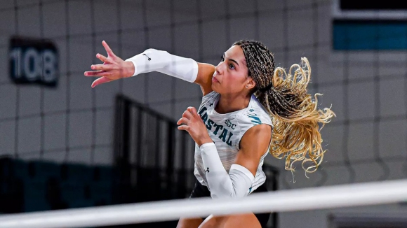 FC Porto (Voleibol):&nbsp;Jasmine Rivest refor&ccedil;a equipa