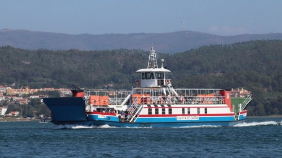 Oposi&ccedil;&atilde;o acusa autarca de Caminha de contradi&ccedil;&atilde;o no caso do &lsquo;ferry' parado desde 2020