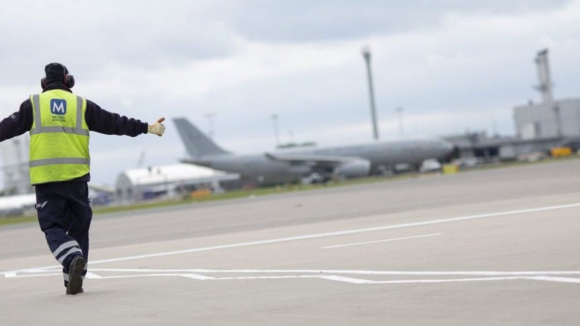 Greve na Menzies cancela 4 voos em Lisboa e tem pela primeira vez ades&atilde;o no Porto