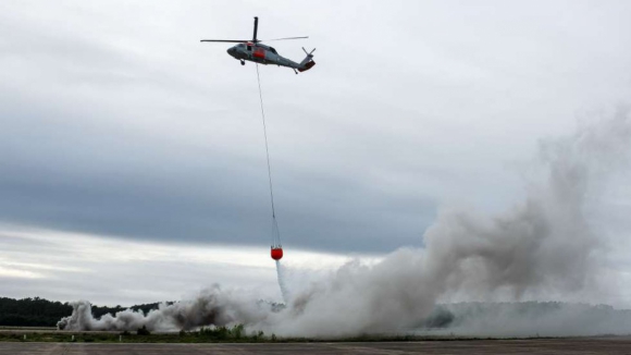 Autarca de Ponte da Barca pede refor&ccedil;os para travar fogo perto de casas