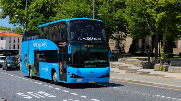 Duas empresas selecionadas para operar autocarros tur&iacute;sticos no Porto