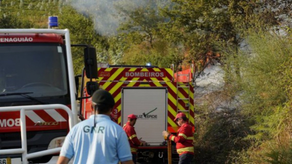 Fogo em Vila Verde em resolu&ccedil;&atilde;o