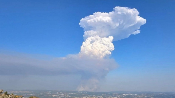 Fogo em Vila Real combatido por 245 operacionais e 11 meios a&eacute;reos