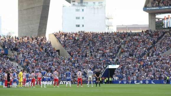 FC Porto:&nbsp;Drag&atilde;o levantou-se para aplaudir Diogo Jota e Andr&eacute; Silva