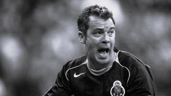 Primeiro-ministro&nbsp;em choque com partida precoce de Jorge Costa