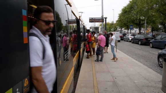 Metro do Porto assume ser dif&iacute;cil melhorar ar condicionado dos ve&iacute;culos mais antigos