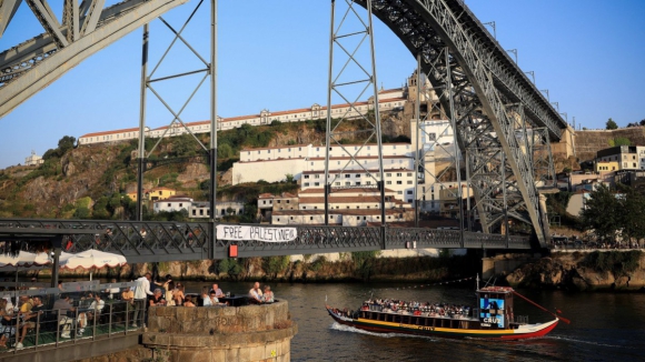 Centenas no Porto exigem &ldquo;fim do cerco em Gaza&rdquo;