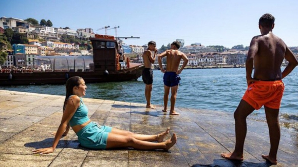 Doze distritos sob aviso laranja por causa do calor