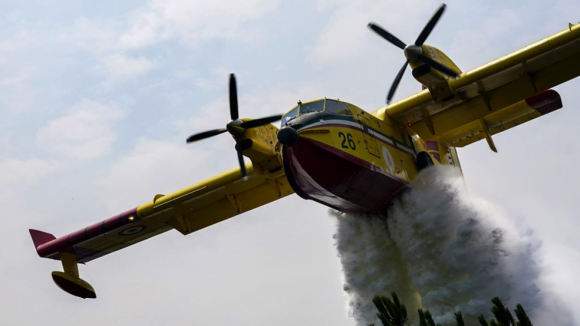 Avi&otilde;es &lsquo;Canadair&rsquo; de combate a inc&ecirc;ndio est&atilde;o fora de servi&ccedil;o