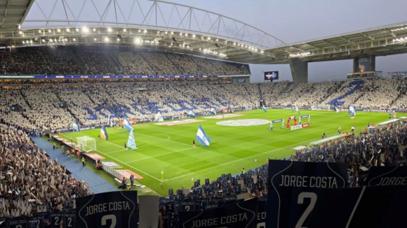 FC Porto: Homenagem a Jorge Costa antes do arranque do jogo no Est&aacute;dio do Drag&atilde;o