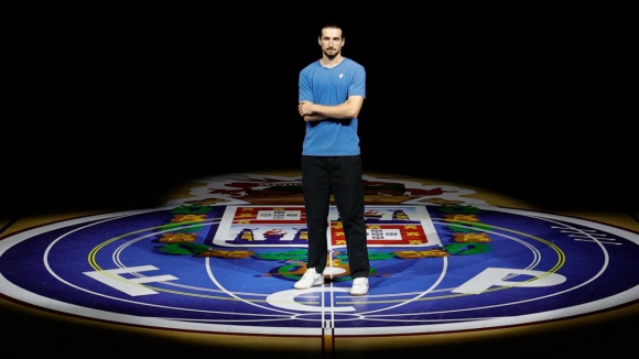 FC Porto (Basquetebol):&nbsp;Vlad Voytso refor&ccedil;a a equipa
